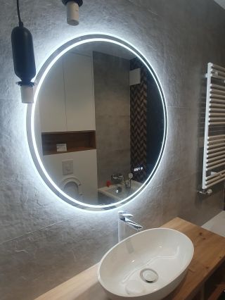 Kulaté zrcadlo WENEZIA s hodinami 🤍 #ledzrcadla #koupelny #koupelna2025 #interier #espejo #zrcadlososvětlením...